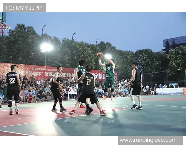 国足比赛激战正酣球迷热情高涨期待精彩表现与胜利荣耀